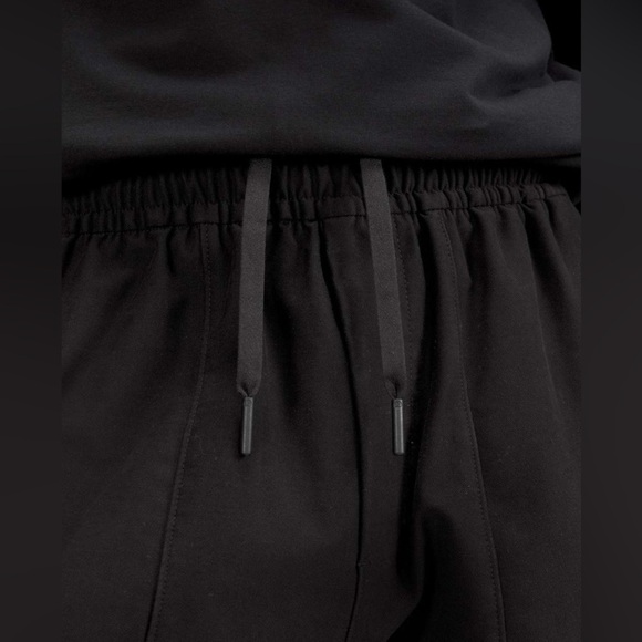 LULULEMON Utilitech Pull-On Classic-Fit Pant 30" in Black Size Medium - Picture 4 of 10